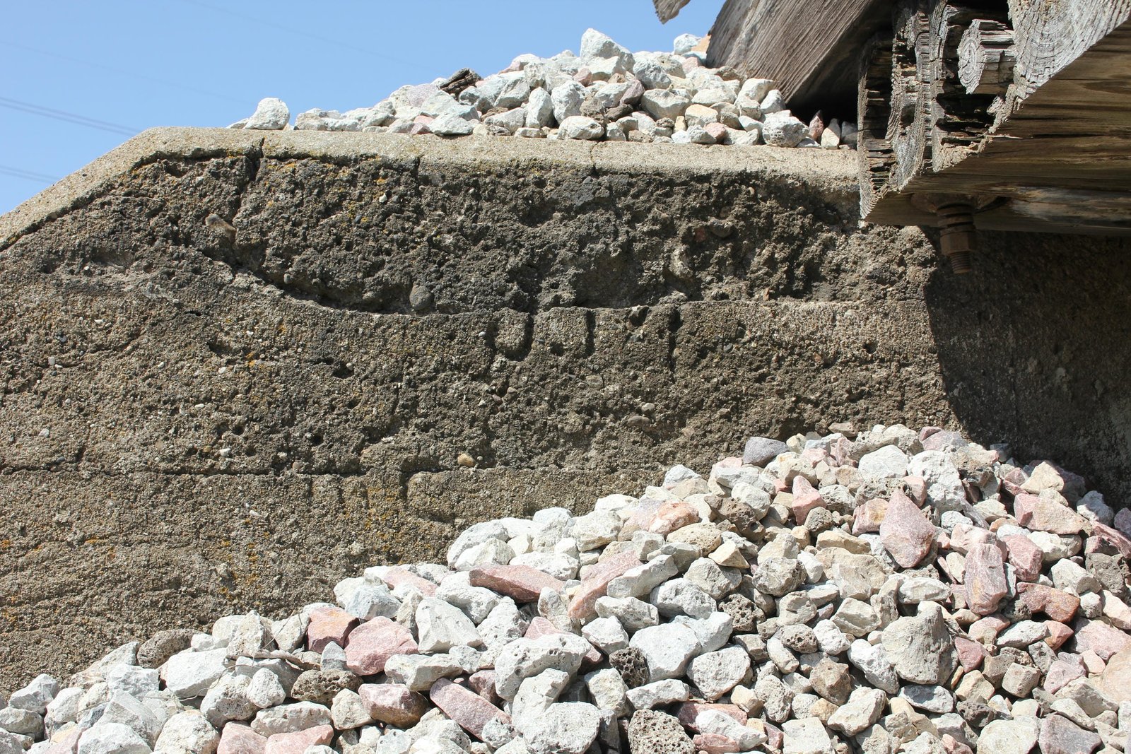 Writing on abutment
